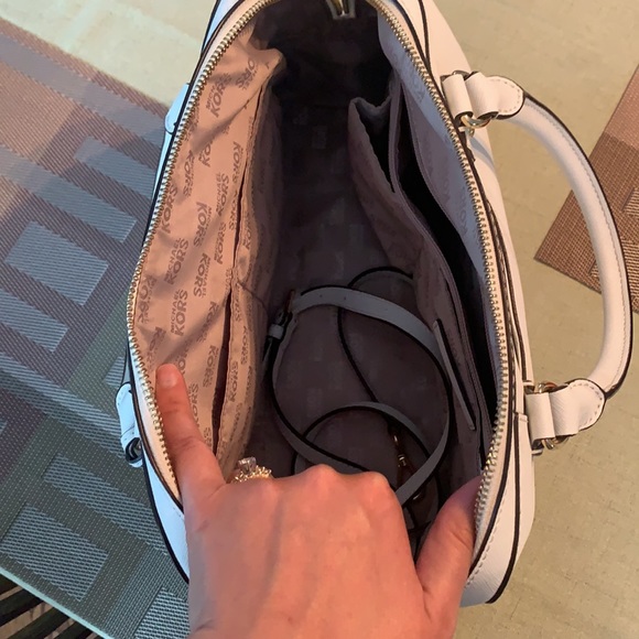 Michael Kors white bridal purse - Picture 2 of 5